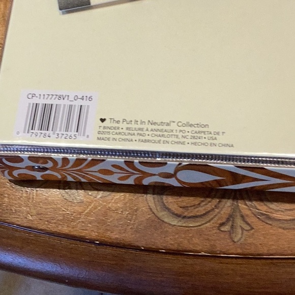 Set of one Studio C 1” binder and two 2-pocket printed poly folders. - Picture 8 of 9